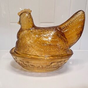 Hen On Nest Glass Dish 6” Amber